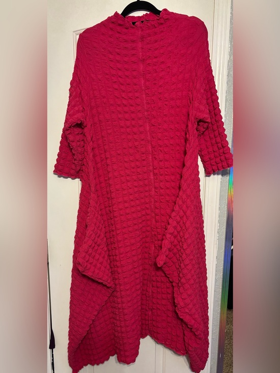 Dresses & Skirts - Women's Textured Maxi Dress in Hot Pink